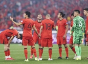 难堪又难看！新周期国足首战活在自己的世界里的简单介绍